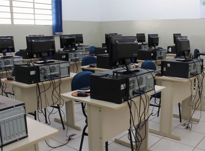 Projeto CARA inaugura novo espaço cultural com biblioteca e sala multimídia