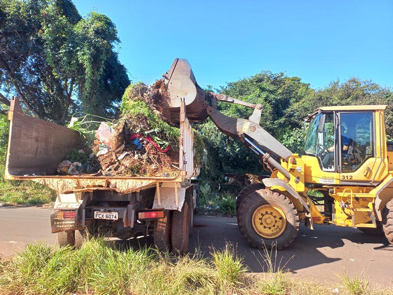 Prefeitura realiza a limpeza e retirada de mais de 200 toneladas de lixo e entulhos em Paraguaçu