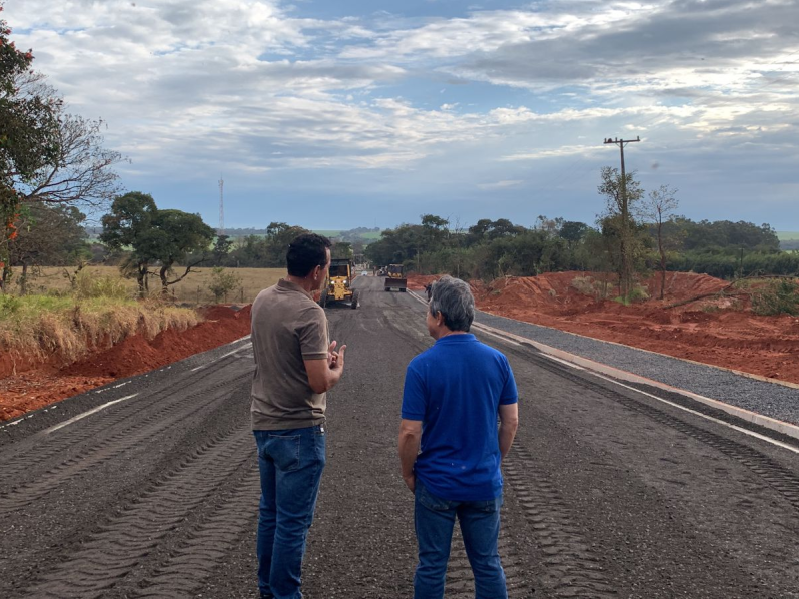 Prefeitura realiza pavimentação do prolongamento da Rua Emiliano Vieira de Carvalho, em Conceição