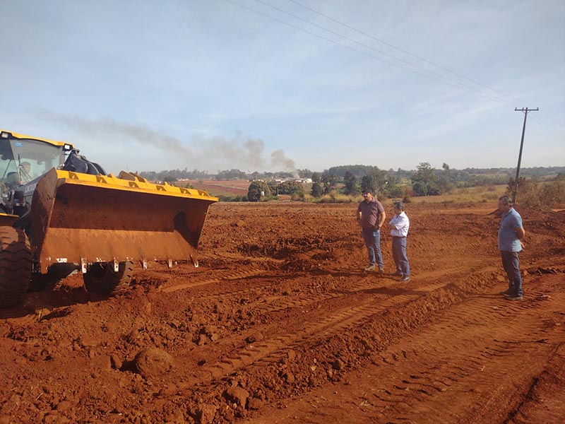 Departamento de Obras realiza recuperação da estrada da farinheira