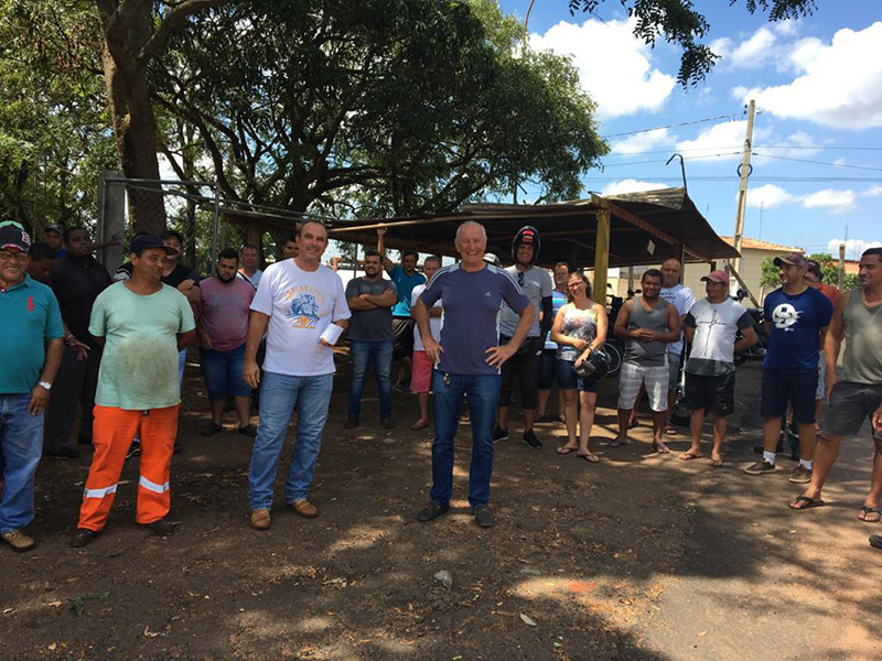 Pizzaria de Paraguaçu homenageia coletores de lixo por trabalho durante pandemia do coronavírus