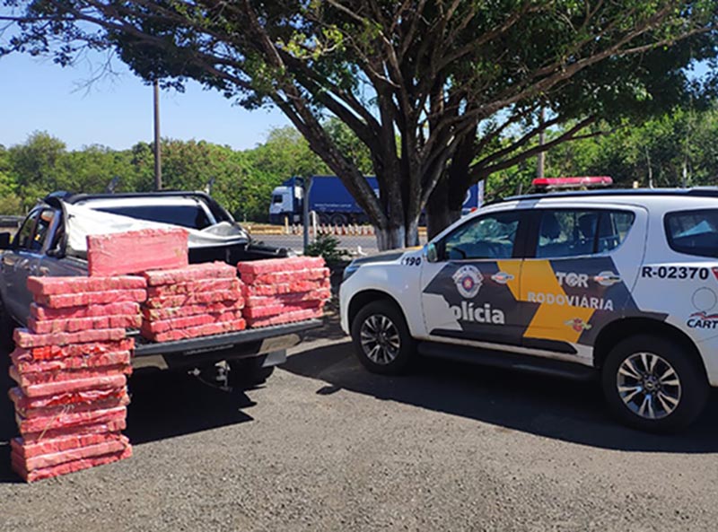 Veículo furtado no Paraná é apreendido com 300 kg de maconha em Paraguaçu