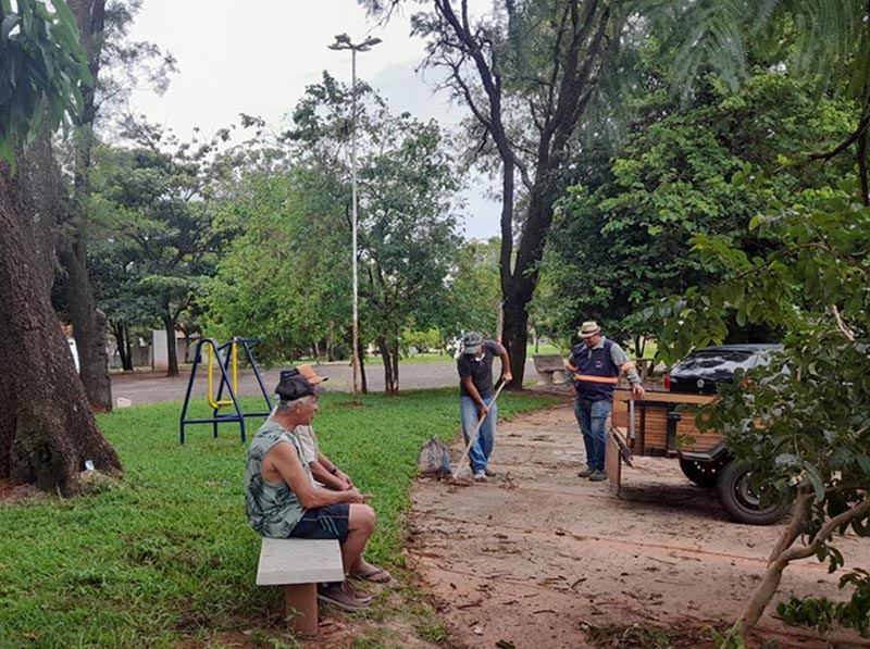 Prefeitura inicia reforma da praça no bairro Murilo Macedo