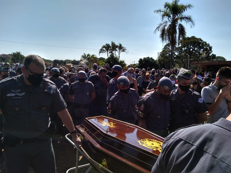 Sepultamento de PM paraguaçuense é marcado por emoção e homenagens