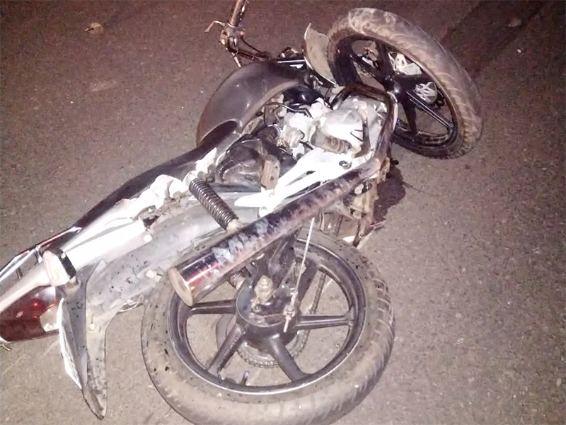 Jovem morre após bater moto em traseira de caminhão em rodovia de Marília