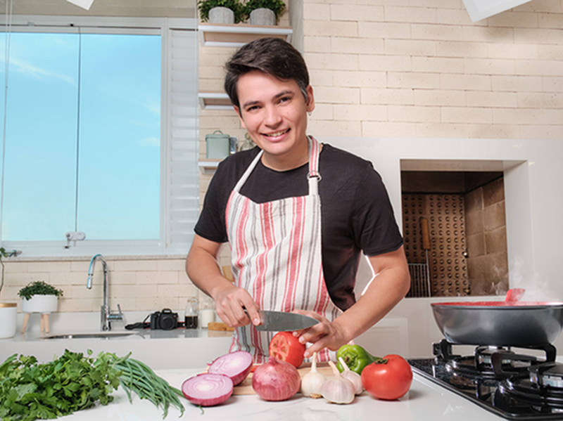 Dono do segundo maior site de culinária do Brasil, pizzaiolo paraguaçuense brilha na internet