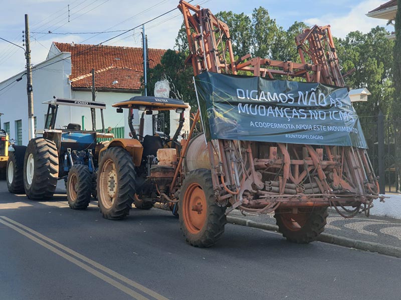 Produtores rurais de Paraguaçu e região manifestam contra o aumento de impostos
