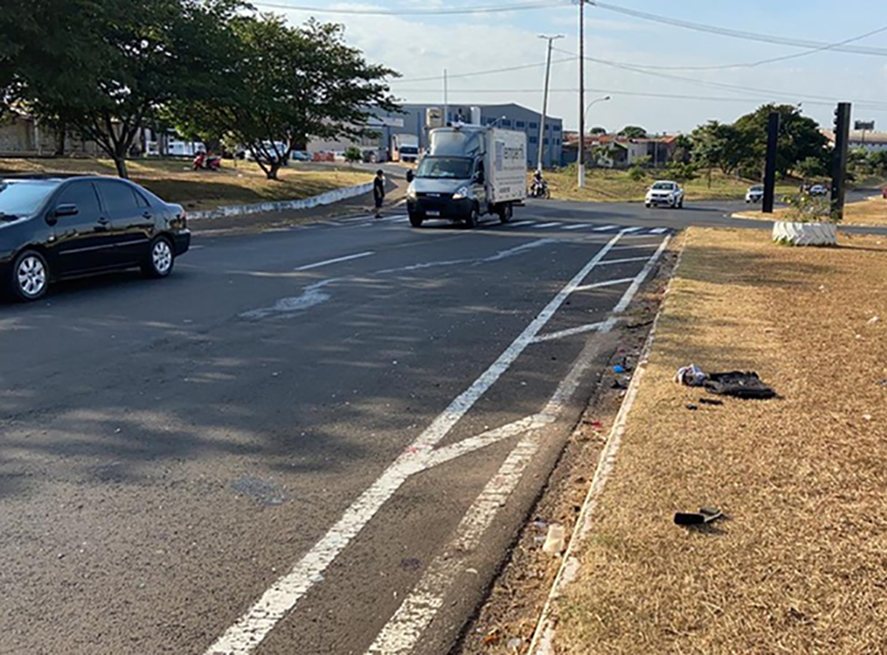 Pedestre morre atropelado por moto ao atravessar avenida em Marília