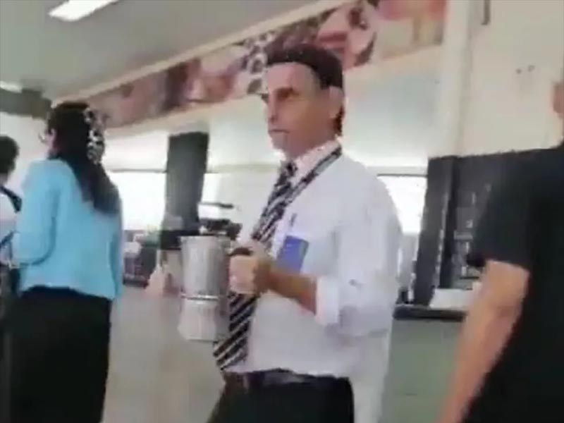 Alexandre Frota é processado por divulgar vídeo de garçom 'sósia' de Jair Bolsonaro