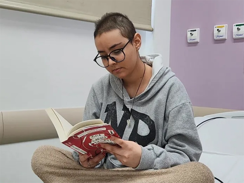 Em tratamento contra leucemia, jovem faz prova do Enem no hospital