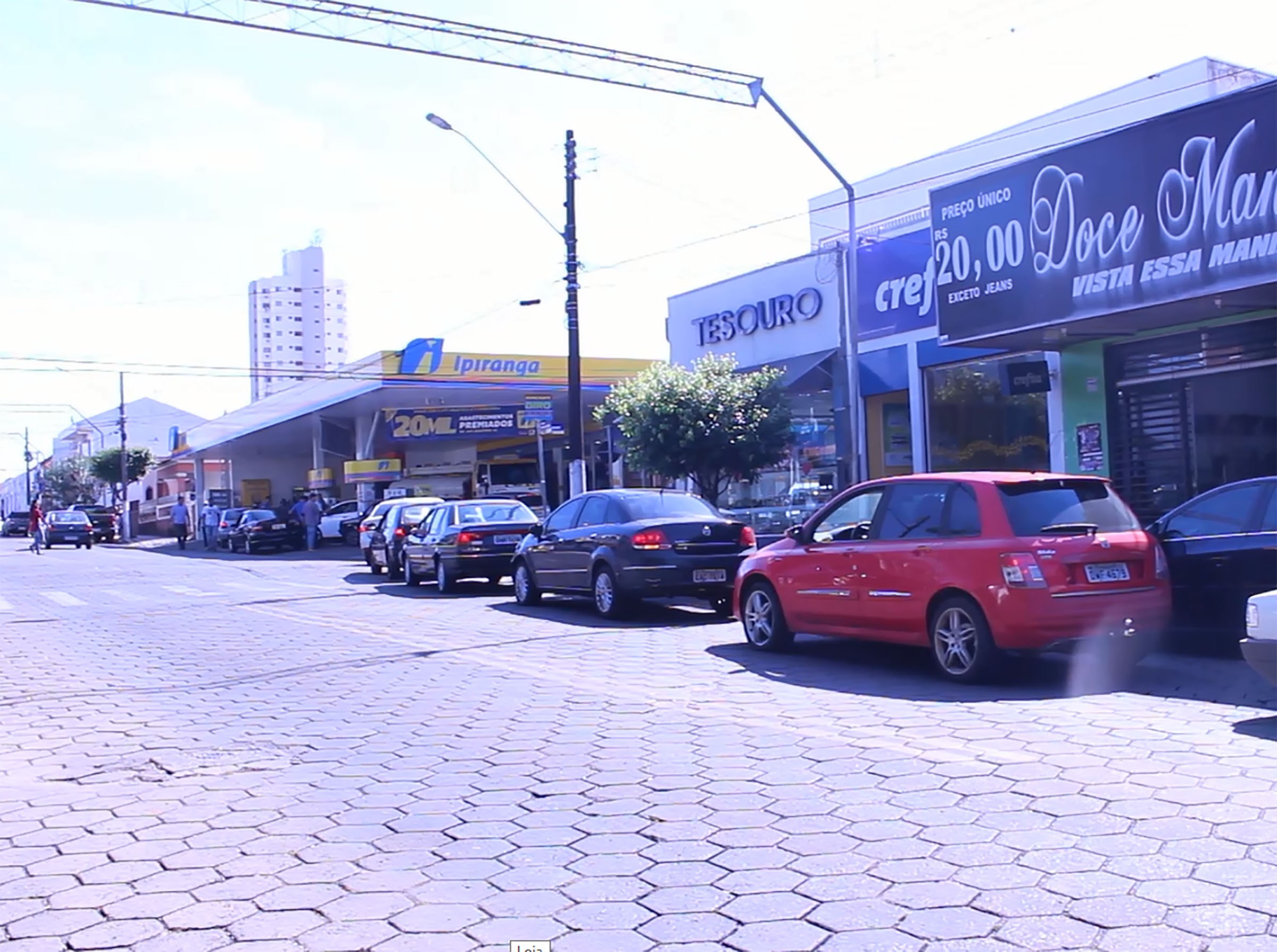 Greve dos caminhoneiros cria caos pela busca de combustíveis em Paraguaçu