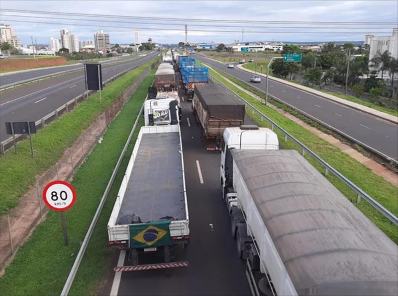 Cidades da região, entre elas Assis e Quatá, tem pontos de bloqueio em protestos de caminhoneiros