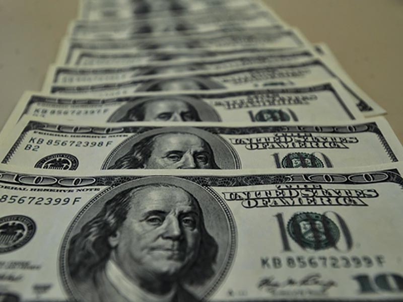 Dólar sobe pelo quarto dia seguido e chega a R$ 5,57