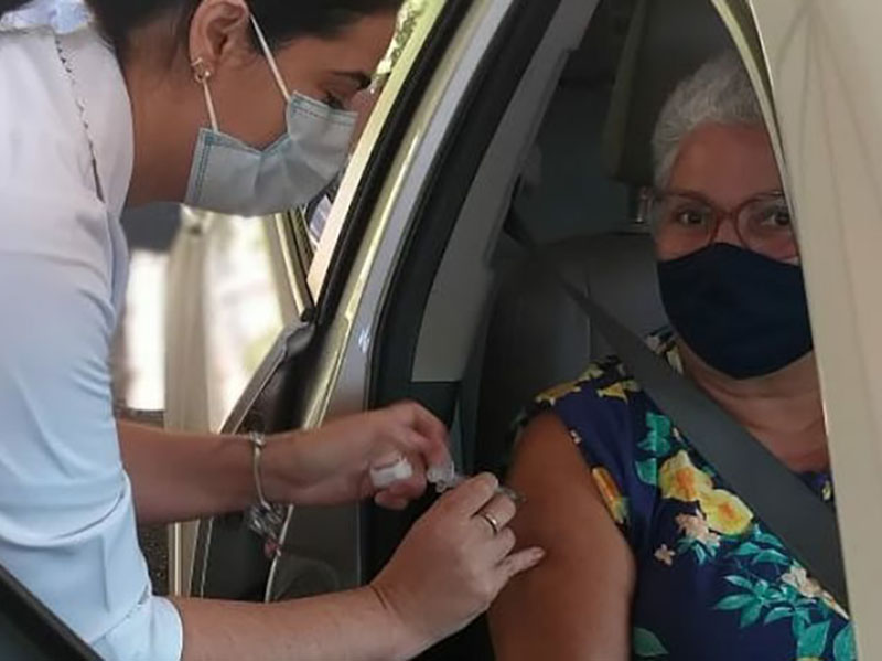 1200 pessoas foram vacinadas contra a Covid nesta quinta, segundo a Prefeitura