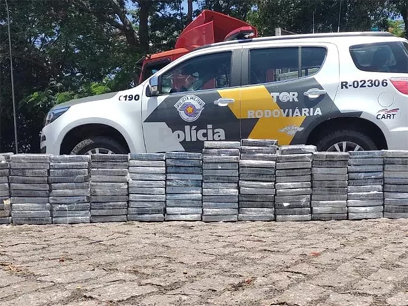 Caminhoneiro é preso com cerca de 200 kg de cocaína em rodovia de Santa Cruz do Rio Pardo