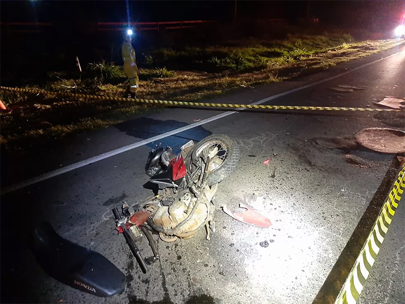 Motociclista morre após bater de frente com ônibus em rodovia de Tupã