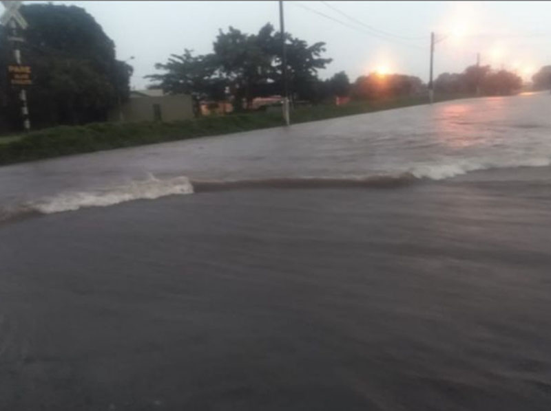 Chuva de 64 mm causa alagamentos e quedas de árvores em Paraguaçu