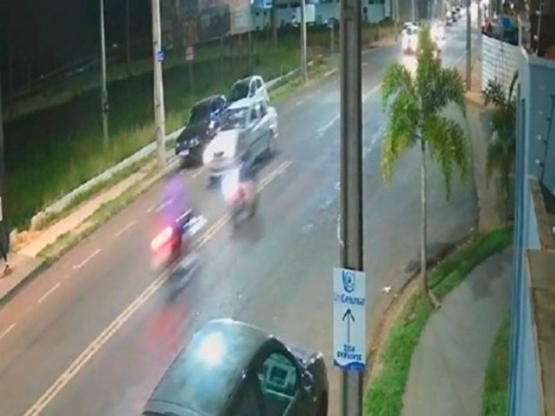 Imagens de câmera de segurança esclarecem acidente fatal envolvendo motos em Assis