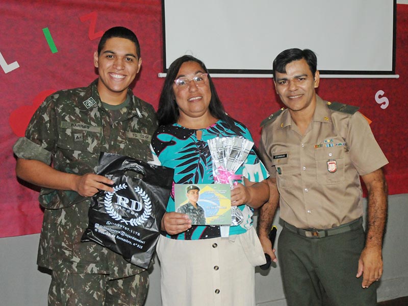 TG realiza confraternização com mães de atiradores em comemoração ao Dia das Mães