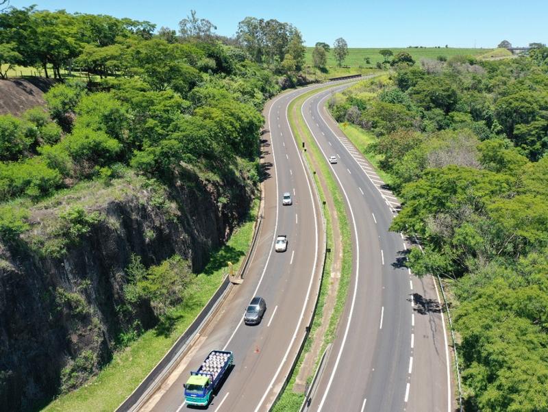 Eixo SP espera aumento de 35% no tráfego, neste feriado, em rodovias na região de Paraguaçu