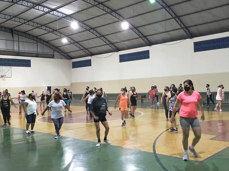 Aulas gratuitas de Zumba Fitness são retomadas no Ginásio Feijão