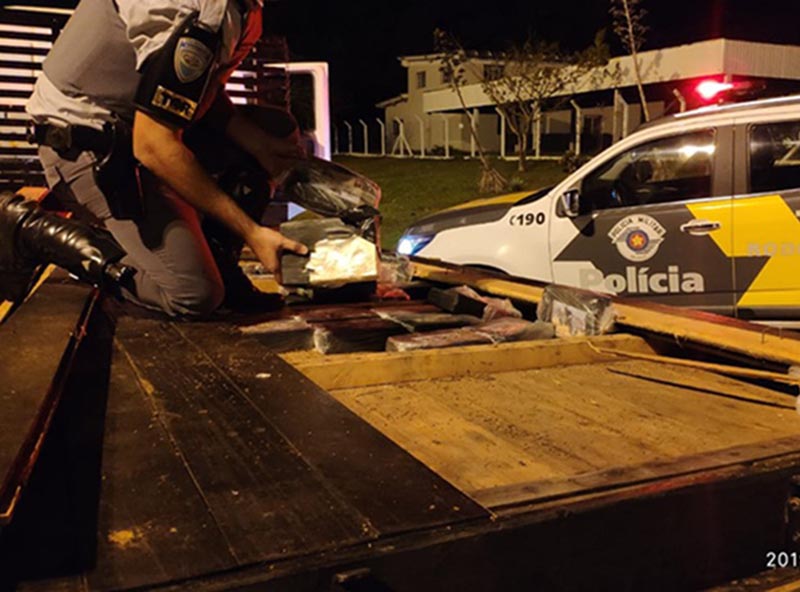 Polícia apreende mais de 80 kg de cocaína em caminhão em rodovia de Assis