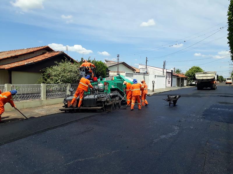 Trabalhos de recapeamento em ruas de Paraguaçu são retomados