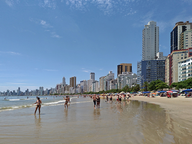 Que tal curtir as férias de janeiro na praia mais badalada de Santa Catarina?