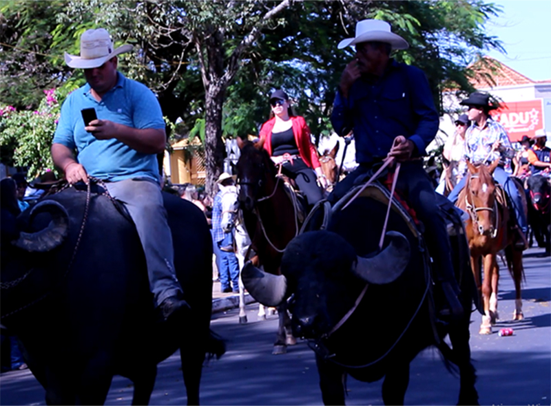 Cavalgada reúne comitivas de toda a região em Quatá