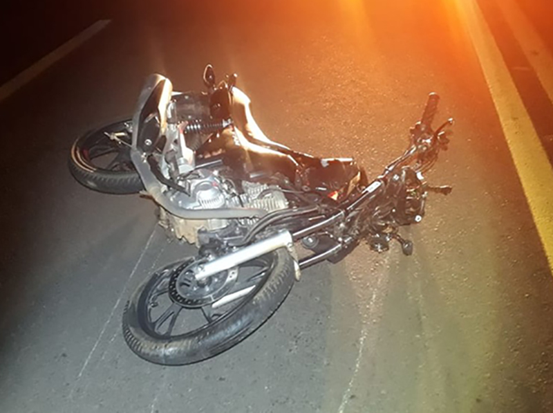 Motociclista e passageira morrem após choque contra carro em rodovia de Bastos