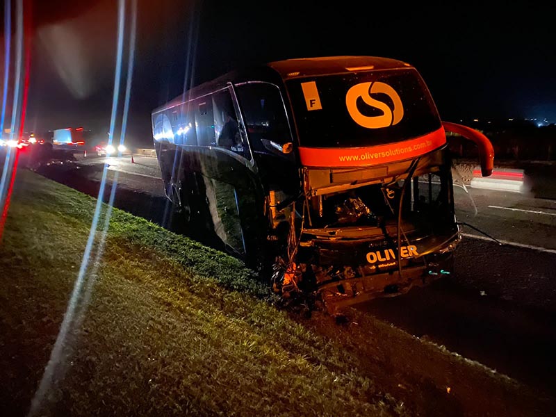 Ônibus de Paraguaçu Paulista se envolve em grave acidente na Rodovia Raposo Tavares