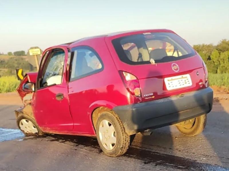 Colisão entre carro e caminhão-tanque deixa dois mortos em Paraguaçu Paulista