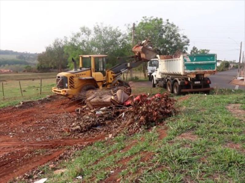 Aumenta o descarte irregular de entulhos em Paraguaçu Paulista