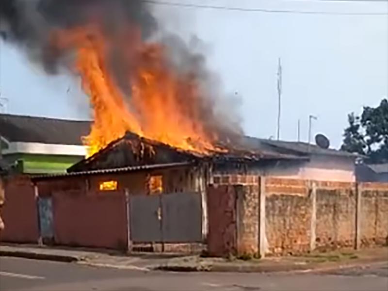 Residência é consumida pelo fogo na Barra Funda e família precisa de doações