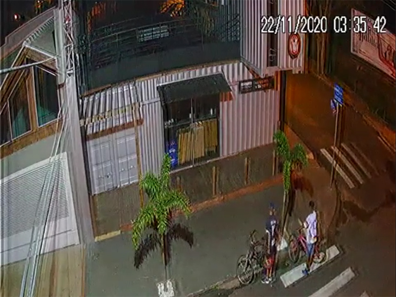 Câmeras flagram criminosos invadindo bar em Paraguaçu Paulista