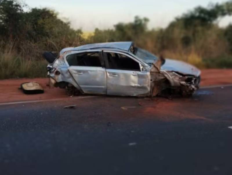 Adolescente morre e quatro pessoas ficam feridas após carro capotar em rodovia na região