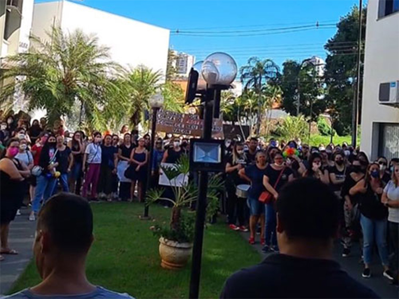 Professores da rede municipal de Assis se reúnem com vereadores e manifestações continuam