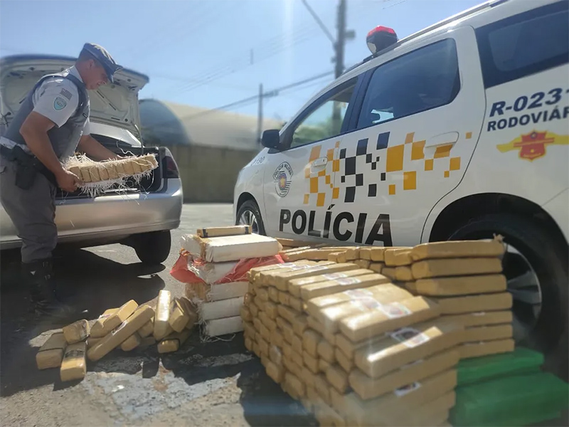 Homem é preso com mais de 400kg de maconha em rodovia de Quatá