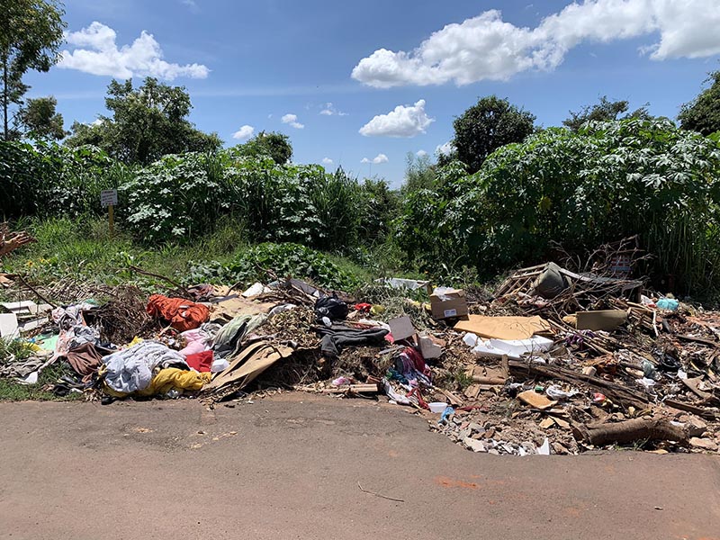 Vereador flagra descarte irregular de lixo na Vila Marin e pede conscientização da população