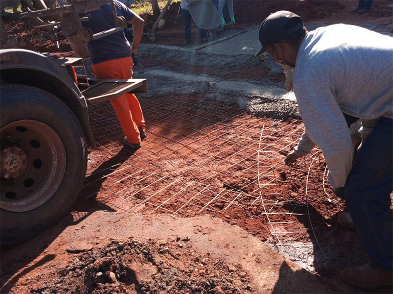 Prefeitura inicia construção de sarjetão na Ana Neri