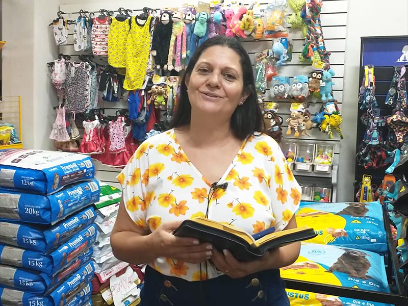 Vicky Shop Pet agradece clientes e amigos por mais um ano juntos