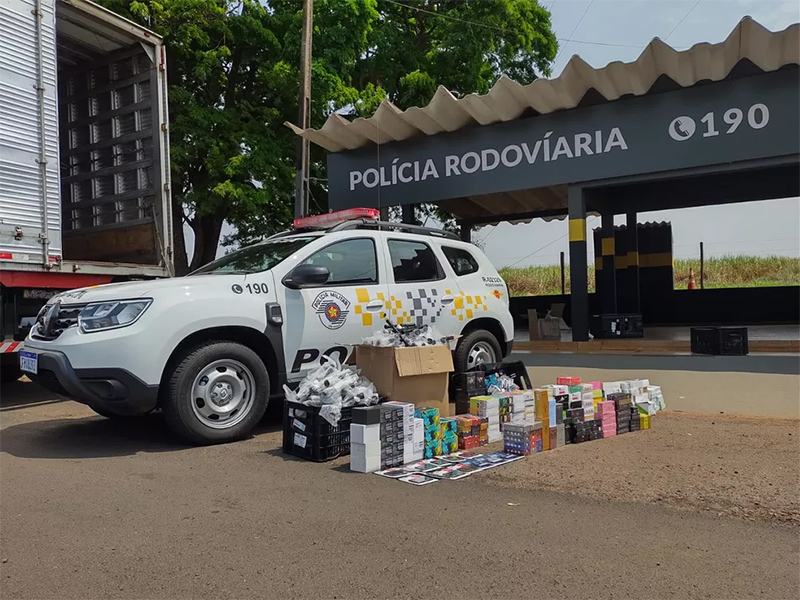 Caminhoneiro é flagrado com produtos contrabandeados em Santa Cruz do Rio Pardo