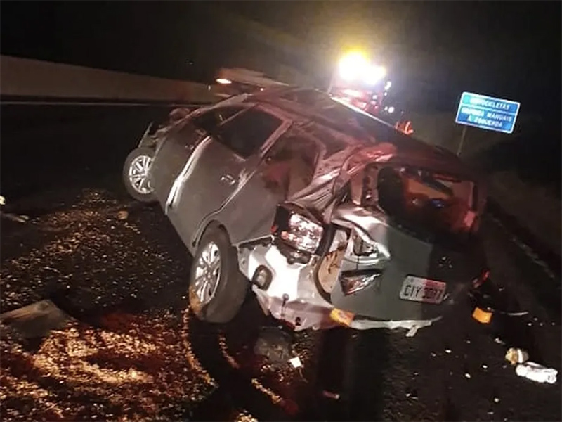 Casal de idosos fica ferido após carro capotar em rodovia de Santa Cruz do Rio Pardo