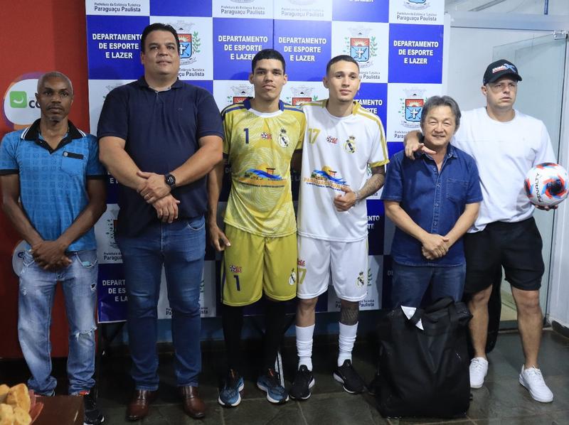 Departamento de Esporte e Lazer entrega uniformes para equipes do Campeonato Varzeano