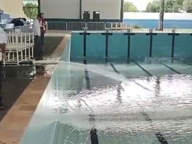 Tem início a operação para enchimento da Piscina Semiolímpica Municipal