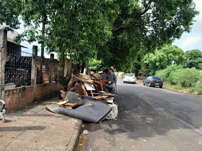 Departamento de Obras intensifica limpeza em áreas públicas de Paraguaçu Paulista