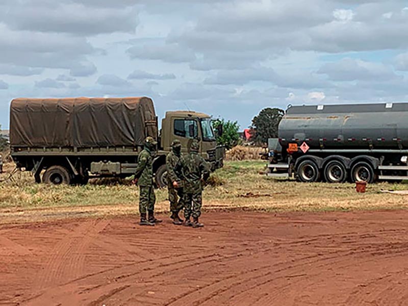 Acampamento da Marinha às margens de rodovia em Assis chama atenção de moradores