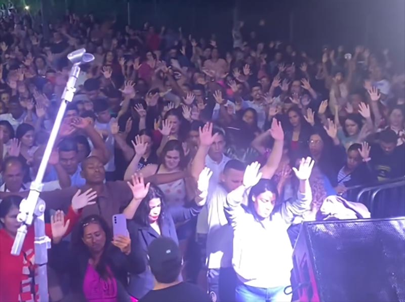 Show de Samuel Mariano no 1º Estância Gospel atrai grande público em Paraguaçu