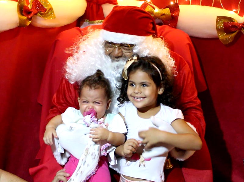 Mais de 5 mil pessoas prestigiam a chegada do Papai Noel em Paraguaçu