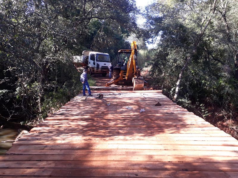 Prefeitura conclui reforma de ponte que passa sobre o Rio Capivara